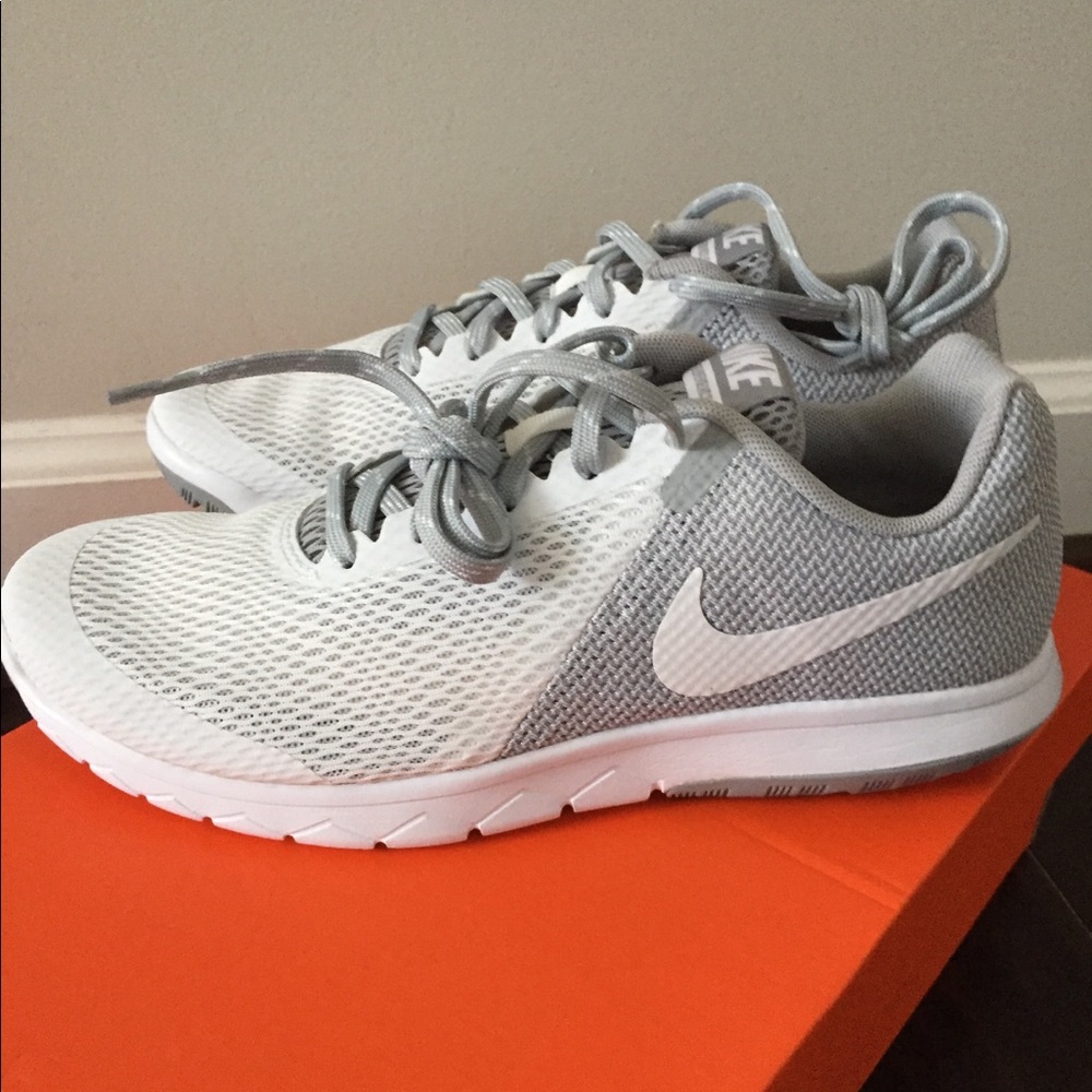 NIB Nike flex runs women’s size 9